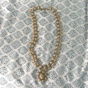 Gorgeous banana repub beige necklace